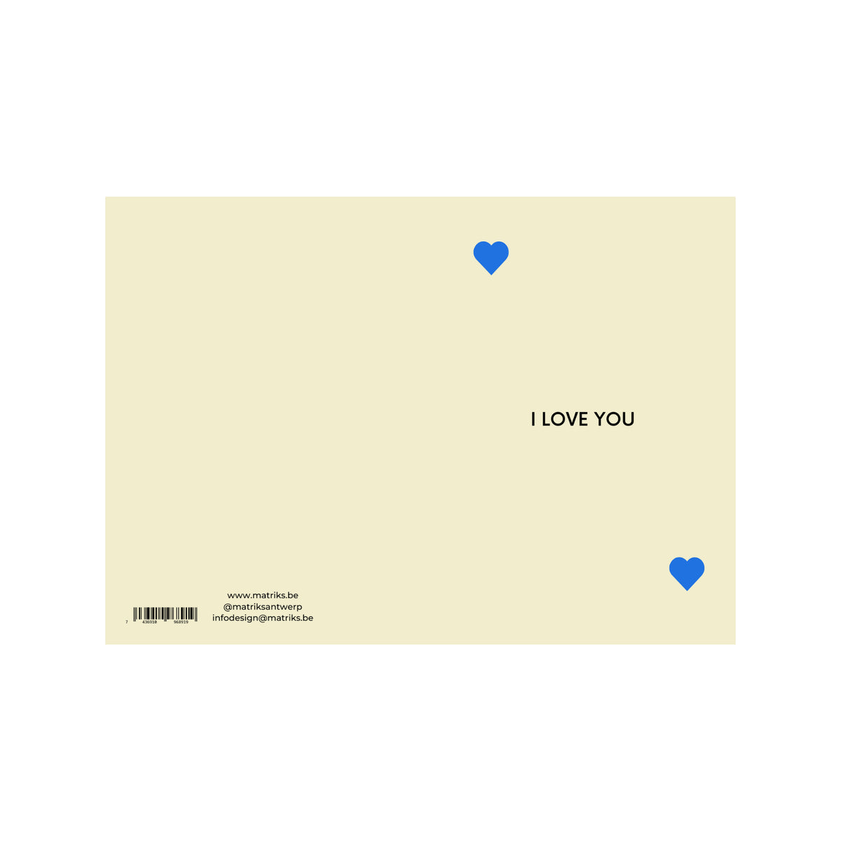 De Matriks JL Postkaart I Love You Dubbel van Matriks is een crèmekleurige kaart met twee kleine blauwe hartjes in tegenoverliggende hoeken en "I LOVE YOU" in zwart rechts in het midden. Linksonder staan de barcode en contactgegevens.
