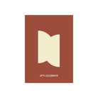 De Matriks JL Postkaart Let's Celebrate Burgundy Dubbel heeft een minimalistisch ontwerp met een bordeauxrode achtergrond, crèmekleurige abstracte vorm en "LETS CELEBRATE" in wit - perfect voor elke gelegenheid.
