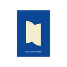 De Matriks JL Postkaart You're Doing Great Dubbel heeft een blauwe rechthoek met een lichtbeige abstracte open boekvorm in het midden en witte "YOURE DOING GREAT" tekst eronder, uit de Matriks collectie van Julie Lindekens. De achtergrond is wit.