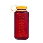De Nalgene Drinkfles Brede Opening Laker 1L is een rode, BPA-vrije fles met gele dop, handige draaglus en maataanduiding in ml/oz. De brede opening maakt vullen en schoonmaken gemakkelijk.