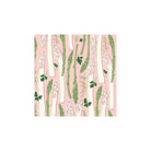 PPD Papieren Servetten Asperges 33/33 van PPD, met een groene en witte aspergeprint en groene bladeren op lichtroze achtergrond, zijn perfecte tafeldecoratie en gemaakt van 3-laags FSC papier.