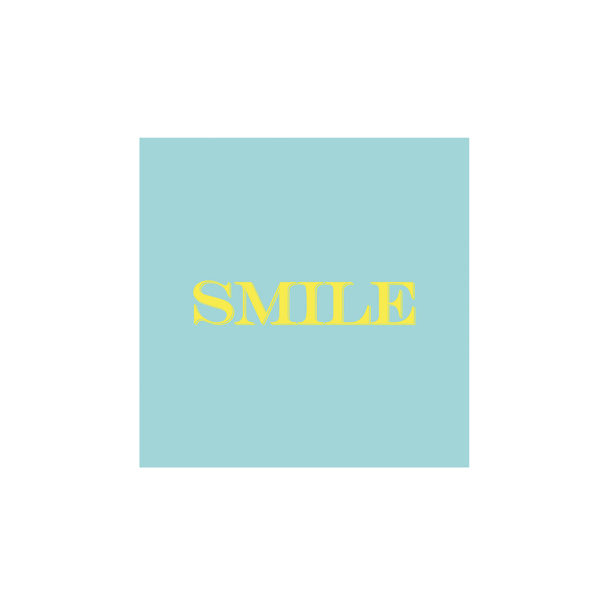 De PPD Papieren Servetten Smile 33/33 heeft een vette, gele tekst met hoofdletters "SMILE" gecentreerd op een lichtblauwe achtergrond-perfect om vrolijkheid toe te voegen aan je tafelschikking met 3-laags FSC-papier. Merk: PPD.
