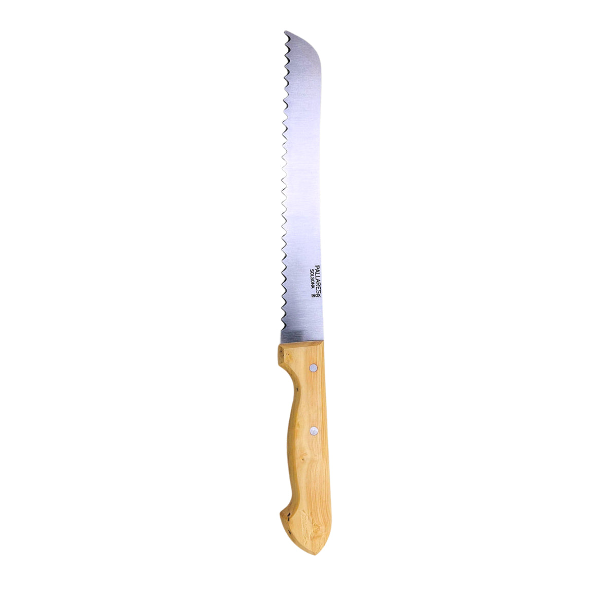 De Pallares Solsona Broodmes Buxushout 22 cm heeft een gekarteld zilverkleurig lemmet en licht buxushouten handvat, een weerspiegeling van elegant Spaans design, van Pallares Solsona, geïsoleerd afgebeeld op een witte achtergrond.