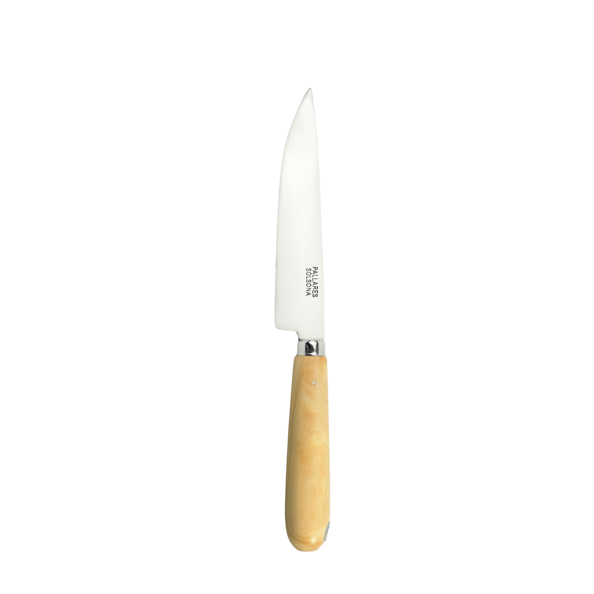 Het Pallares Solsona Mes Buxushout 12 cm van Pallares Solsona heeft een glanzend roestvrijstalen lemmet en een licht houten handvat, verticaal gepresenteerd tegen een witte achtergrond.