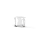 Een heldere, lege Paveau Swirl Waterglas Wave Helder 24 cl van Paveau, met een unieke golvende vorm, wordt weergegeven op een effen witte achtergrond, waardoor het duurzame glas en het kenmerkende Wave-ontwerp worden benadrukt.