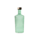 De Paveau Waterfles Bondi Green 1,25 l van Paveau is een hoge, groen getinte fles met verticale ribbels en een metalen dop, rechtopstaand afgebeeld op een witte achtergrond.