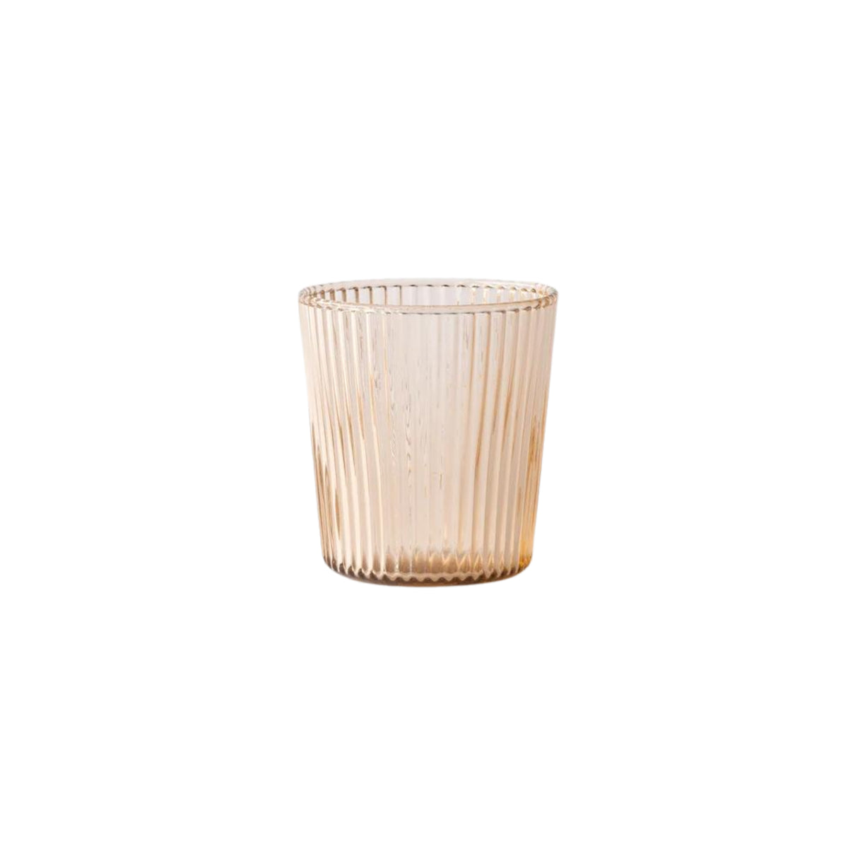 Een transparant, beige Waterglas Bells van Paveau met een geribbeld ontwerp en verticale structuur, geplaatst op een witte achtergrond.