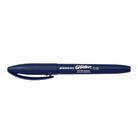 Een Penco Glider Pen Donkerblauw 0,8 mm marker op waterbasis met dop, van het merk Penco, ligt horizontaal op een effen witte achtergrond.