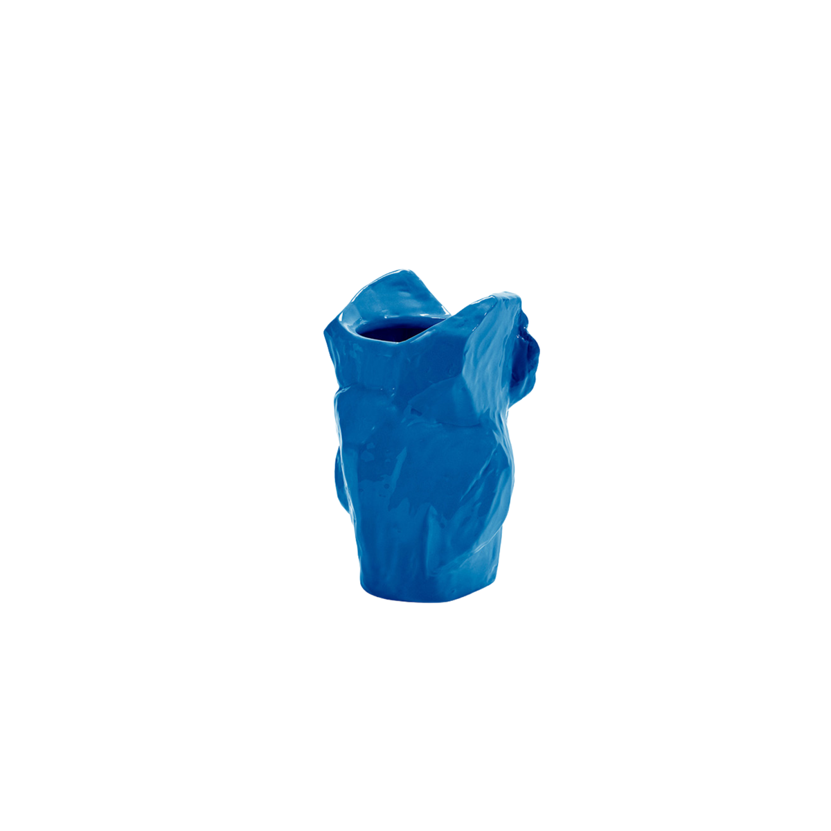 De Serax Marni After Midnight Uil Vaas Blauw XS is een vaas van blauw keramiek van Serax, met een uniek gestileerd ontwerp van een menselijke torso met abstracte, hoekige kenmerken, tegen een effen witte achtergrond.