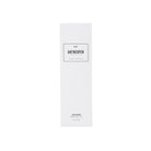 Een hoge, witte rechthoekige doos met een minimalistisch design met zwarte tekst in het midden "Antwerpen" en kleinere tekst erboven en eronder. Deze verpakking toont de Wijck Diffuser Boulevard Antwerpen 200 ml van Wijck.