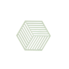De Zone Denmark Hexagon Trivet Muntgroen is een lichtgroene, zeshoekige siliconen onderzetter van Zone Denmark met parallelle, diagonaal lopende uitsparingen, afgebeeld op een witte achtergrond.