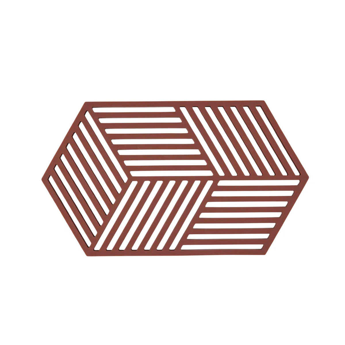 Zone Denmark Hexagon Trivet XL Bordeaux: een roestkleurige, hittebestendige siliconen onderzetter met een geometrisch ontwerp van open spijlen bestaande uit diagonale en horizontale lijnen, afgebeeld op een witte achtergrond.
