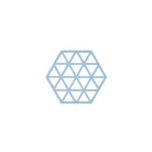 Een lichtblauwe, open zeshoek verdeeld in gelijkzijdige driehoeken verschijnt in het midden op een witte achtergrond. De Zone Denmark Triangles Trivet Blauw, gemaakt van hittebestendige siliconen, voegt een modern tintje toe aan elke omgeving.