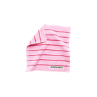 Het Bongusta Naram Gastendoekje Baby Pink & Ski Patrol 30/30 is een biologisch katoenen handdoek in babyroze met horizontale rode strepen en het groene BONGUSTA-logo geborduurd op een hoek, van het merk Bongusta.