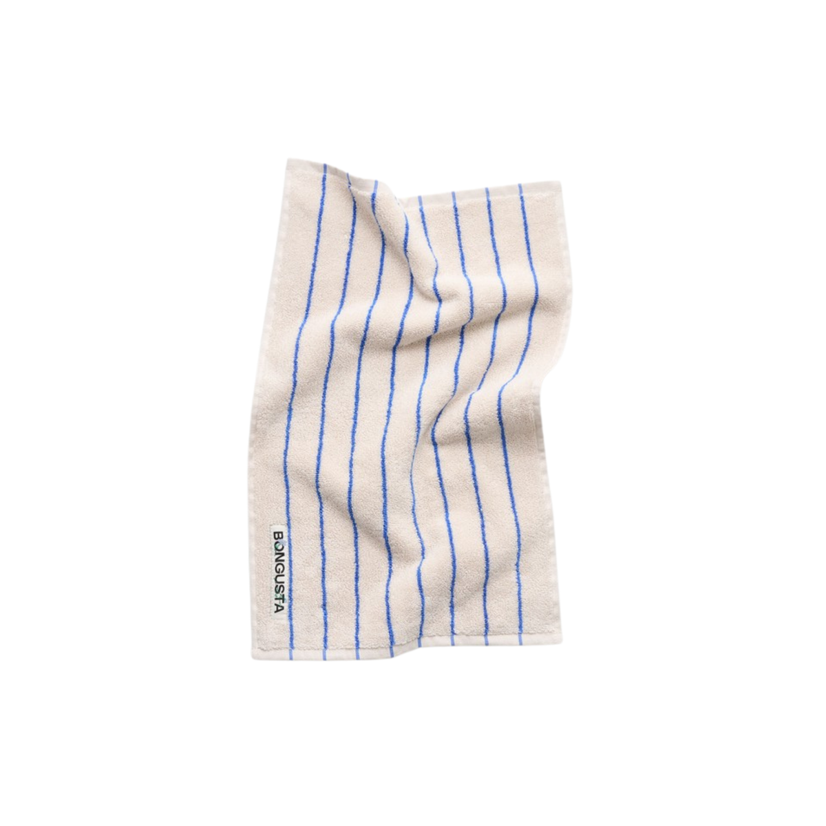Het Bongusta Naram Gastendoekje Moonbeam & Ultramarine 30/50 is een wit biologisch katoen handdoekje met gelijkmatig verdeelde verticale blauwe strepen en een klein merklabel linksonder, plat afgebeeld op een witte achtergrond.