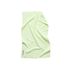 De Bongusta Naram Handdoek Lemon Sorbet 50/80 is een lichtgroene, zachte handdoek van biologisch katoen met gekreukelde textuur en een klein zwart label in één hoek, getoond op een witte achtergrond.