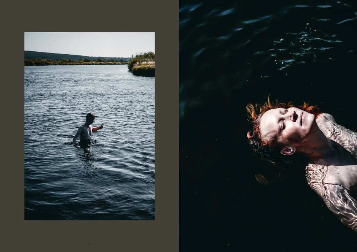 Een gesplitst beeld: links zie je een persoon tot zijn middel in een zonovergoten rivier; rechts roept een close-up het Noordelijke welzijn op als iemand op donker water drijft - momenten die doen denken aan die in het Cozy Publishing Sauna Boek van Cozy Publishing.