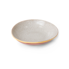 De HK Living 70s Ceramics Curry Kom Hibiscus 2 st. heeft een ondiepe, ronde vorm met een gespikkelde keramische afwerking, een lichtbeige binnenkant en een rozeachtige rand - de kenmerkende stijl van HK Living tegen een witte achtergrond.
