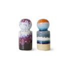 Set van twee keramische HK Living 70s Ceramics Peper- en Zoutvaatje Stargaze: één met een paars, wit en bruin gedruppeld glazuur, de ander blauw, wit en oranje over beige. Glanzende retro look-stijlvolle tafelaccessoires van HK Living.