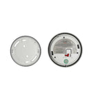 Twee aanzichten van de Jacob Jensen Optical Rookmelder Zilver D10: links de verwijderde montageplaat; rechts het Scandinavische ontwerp van Jacob Jensen met duidelijke labels, een batterijvak en een aan/uit-schakelaar.