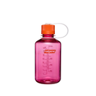 De Nalgene Drinkfles met smalle opening, fuchsia-paars, Flame, 500 ml is een doorschijnende roze fles met een smalle opening, een oranje schroefdop, een wit koordje, BPA-vrij plastic, maatstreepjes en het Nalgene-logo op de voorkant.