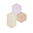 Drie gestreepte kubussen in pastel lavendel, beige en oranje zijn gestapeld op een witte achtergrond en weerspiegelen de moderne Deense stijl - ideaal als speels accent naast je Zone Denmark Hexagon Trivet Lupine.